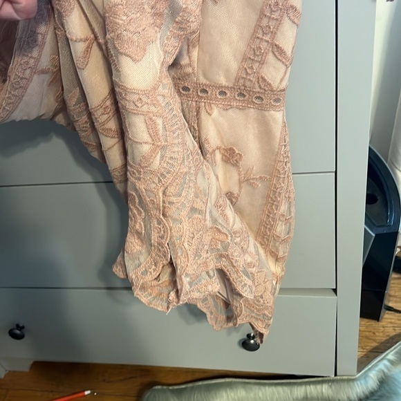 Socialite Lace Romper in Blush Pink - Picture 4 of 5